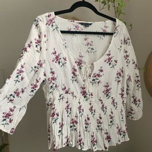 AMERICAN EAGLE FLORAL BLOUSE